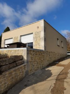 OSF Façade, façadiers experts en ravalement et maçonnerie à Lyon et Villefranche sur Saône . Travaux, enduit, étanchéité, entretien, nettoyage et peinture sur façades neuves et anciennes, finition fausses pierres. Nettoyage de toitures et réparation.